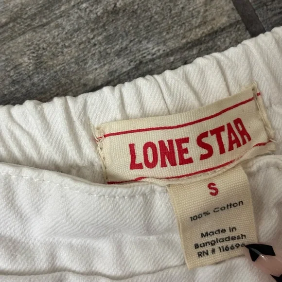 White Mini Skort (S) with Belt Detail. - Picture 3 of 6